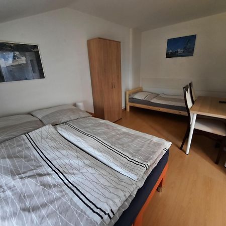 Möbliertes 1 Zimmerapartement für 3 Personen mit Bad und Küchenzeile Berlín Exterior foto