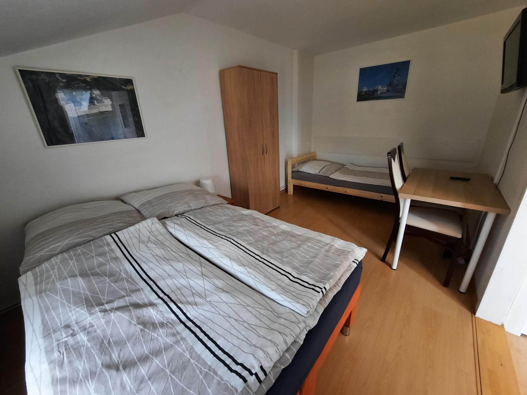 Möbliertes 1 Zimmerapartement für 3 Personen mit Bad und Küchenzeile Berlín Exterior foto